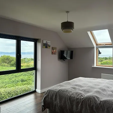 Sea View 5 Bedrooms Sleeps 10 People *