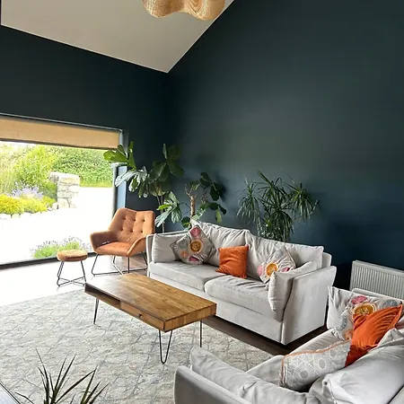 Sea View 5 Bedrooms Sleeps 10 People