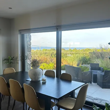 Sea View 5 Bedrooms Sleeps 10 People *